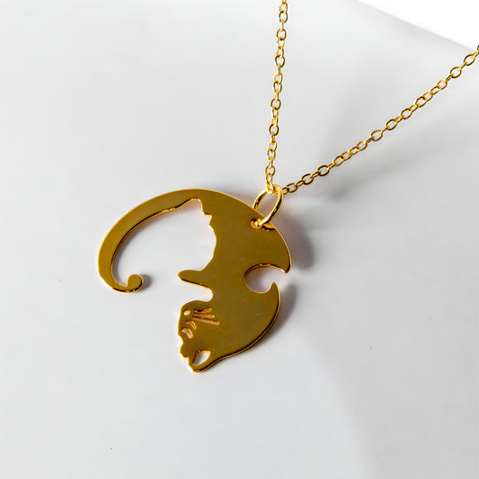Colar Com Pingente Gatinho Face Vazada Banhado em Ouro 18K
