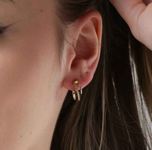 Brinco Argolinha Fileiras Cravejadas Em Zircônias Banhado Em Ouro 18K