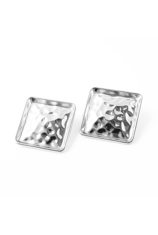 Brinco Quadrado Martelado Banhado em Ouro 18K