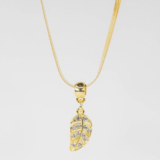 Choker Fita e Cadeado com Pingente Folha Cravejado | Banhado a Ouro 18 k