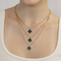 Conjunto Brinco e Colar Triplo 3 Folhas de Trevos Banhado em Ouro 18K