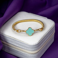 Bracelete Fio Torcido Trevo Resinado Multicolor Banhado em Ouro 18K