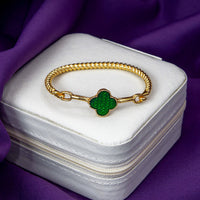 Bracelete Fio Torcido Trevo Resinado Multicolor Banhado em Ouro 18K
