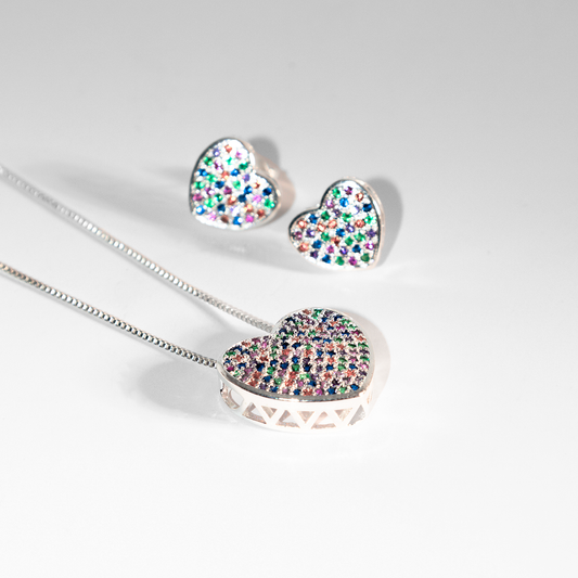 Conjunto Colar E Brinco Coração Cravejado em Zircônias Coloridas Banhado em Prata