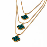 Conjunto Brinco e Colar Triplo 3 Folhas de Trevos Banhado em Ouro 18K