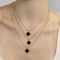 Conjunto Brinco e Colar Triplo 3 Folhas de Trevos Banhado em Ouro 18K