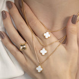 Conjunto Brinco e Colar Triplo 3 Folhas de Trevos Banhado em Ouro 18K